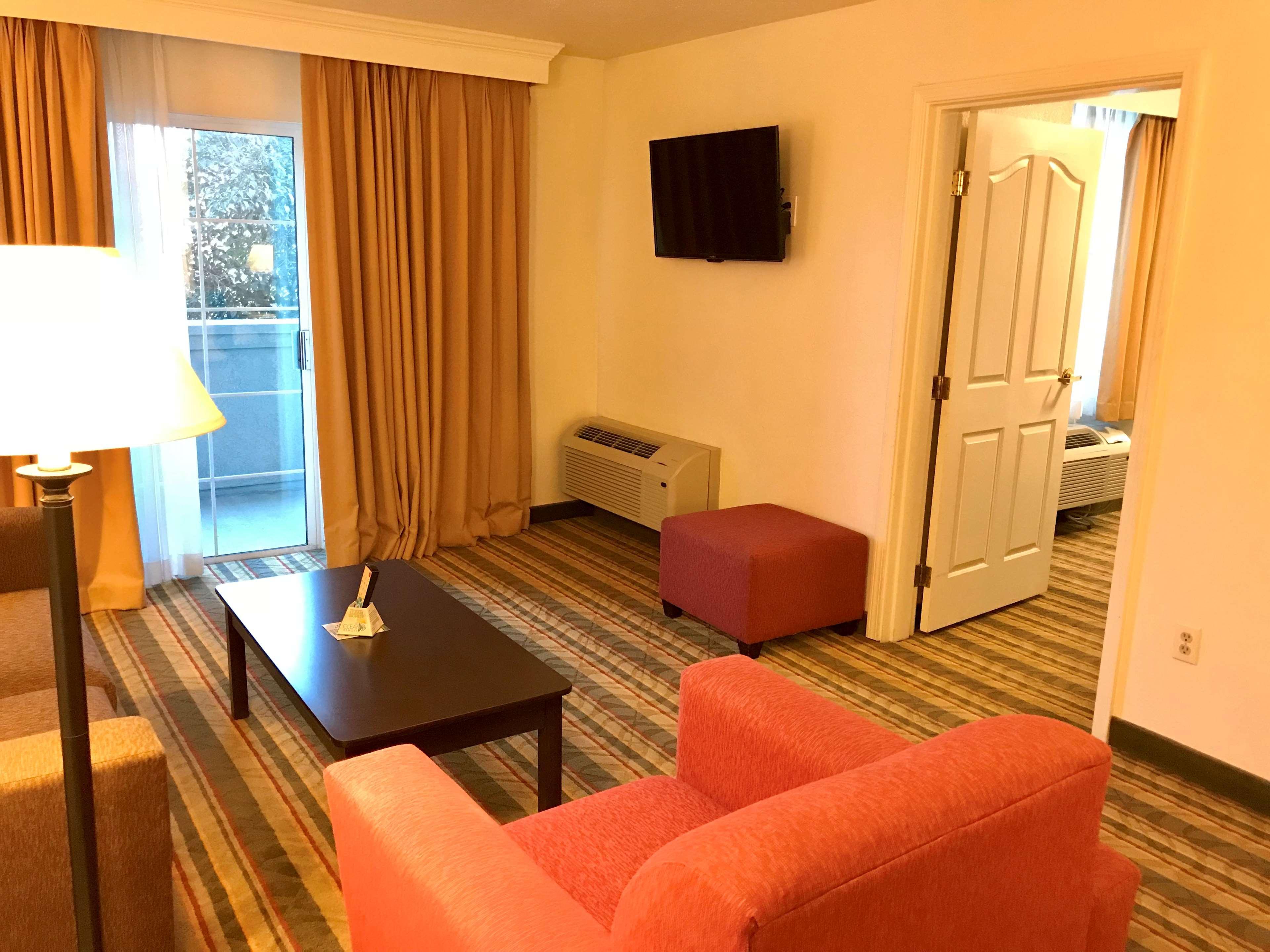 Best Western Plus Moose Jaw Exterior foto