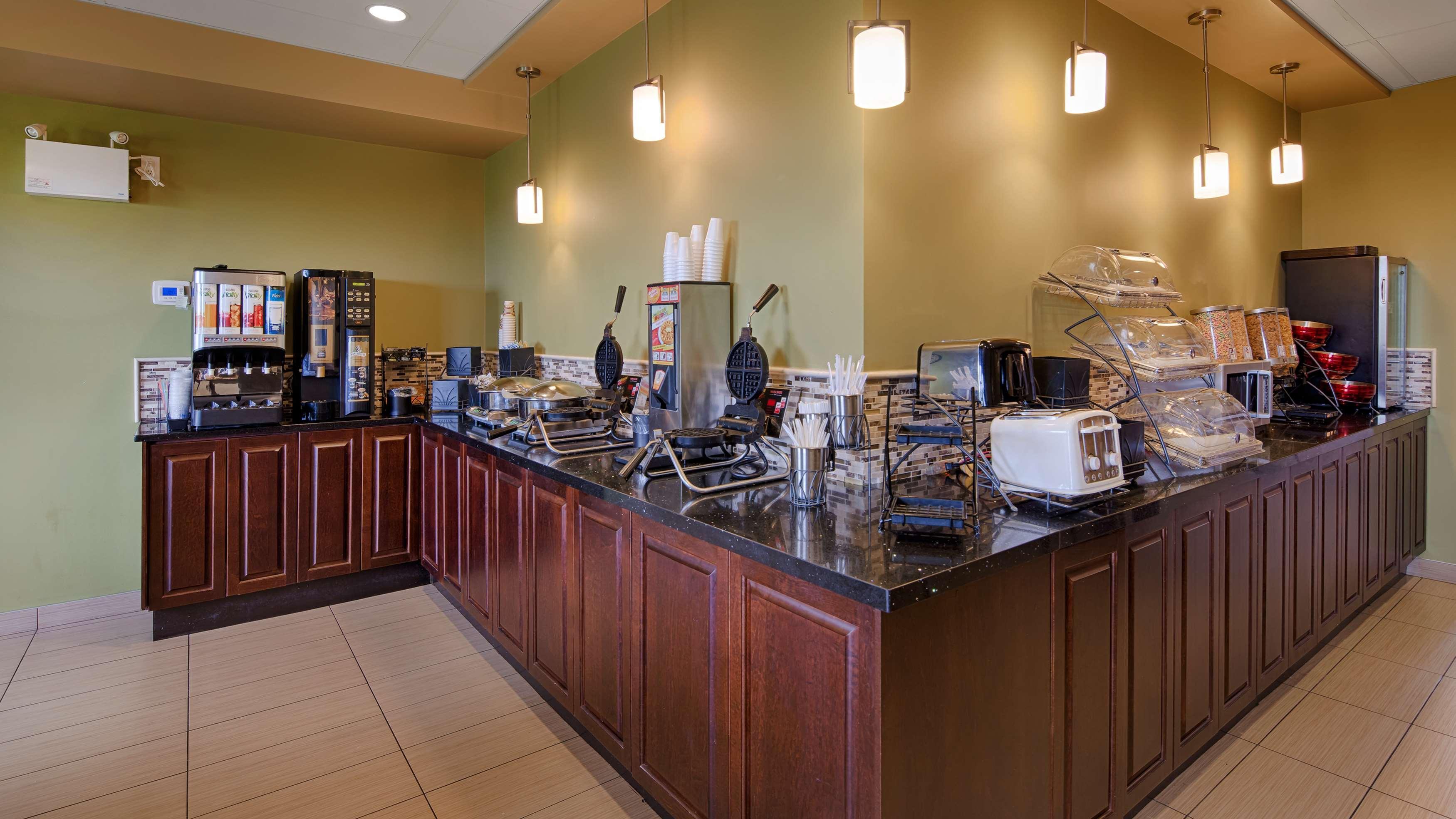 Best Western Plus Moose Jaw Exterior foto